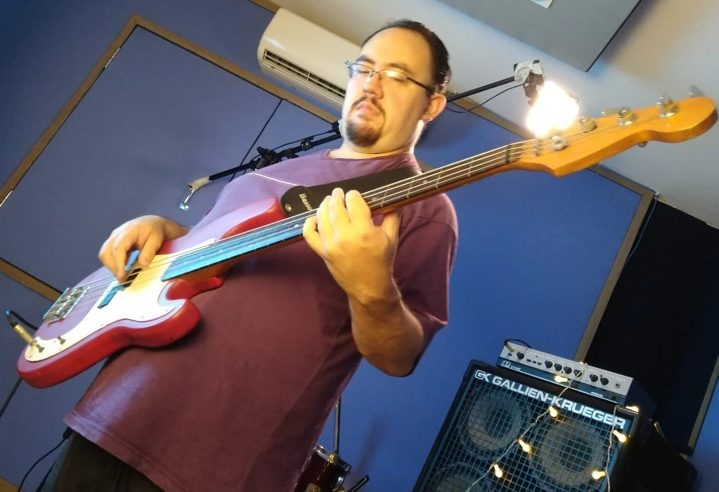 André Sangiovanni (Contrabaixo)