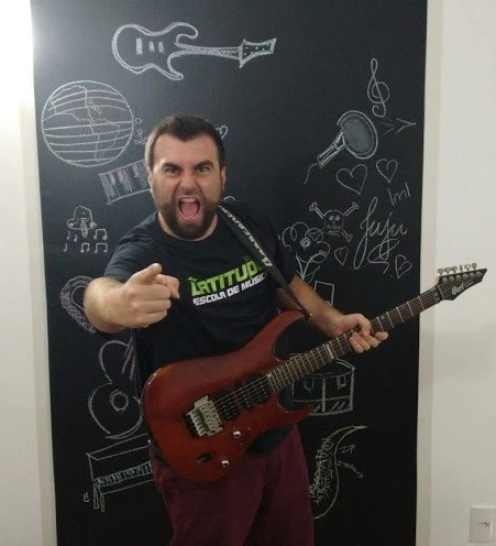 Rafael Hoffmann (Violão / Guitarra / Ukulelê)